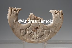 Archaeological National museum Villa of Diomedes - Oscillum with palmetta, marble | Andrea Jemolo