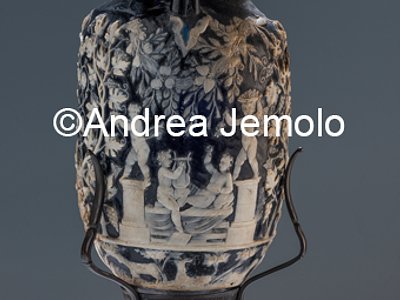 Museo Archeologico Nazionale Vaso Blu, amorini vendemmianti, mascherone e tralci di vite, vetro-cammeo, Pompei | Andrea Jemolo