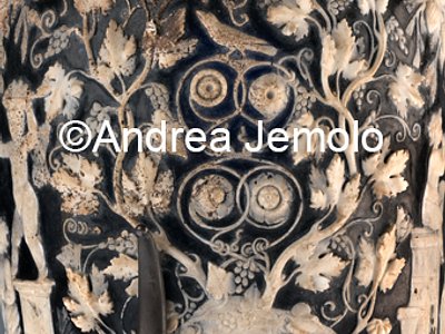 Museo Archeologico Nazionale Vaso Blu, amorini vendemmianti, mascherone e tralci di vite, vetro-cammeo, Pompei | Andrea Jemolo
