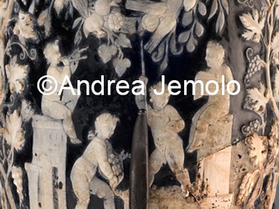 Museo Archeologico Nazionale Vaso Blu, amorini vendemmianti, mascherone e tralci di vite, vetro-cammeo, Pompei | Andrea Jemolo