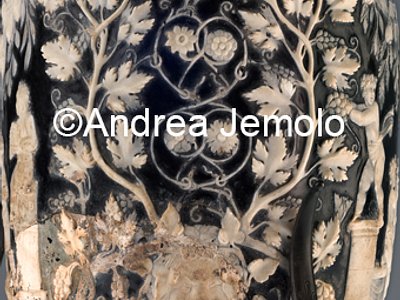 Museo Archeologico Nazionale Vaso Blu, amorini vendemmianti, mascherone e tralci di vite, vetro-cammeo, Pompei | Andrea Jemolo
