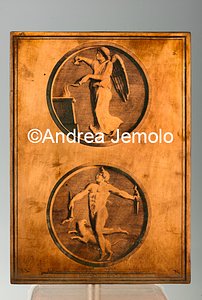 Museo Archeologico Nazionale Matrice con oscillum decorato da figure mitologiche, dalla Villa di Diomede a Pompei, rame - "ANTICHITÀ DI ERCOLANO. RAMI INEDITI" | Andrea Jemolo