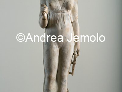 Museo Archeologico Nazionale Statua di Iside marmo con tracce di policromia da Pompei - Tempio di Iside | Andrea Jemolo