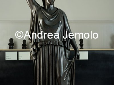 Museo Archeologico Nazionale Statua di peplophoros, Danzatrici, bronzo, Villa dei Papiri, Ercolano | Andrea Jemolo