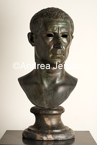 Museo Archeologico Nazionale Busto di Lucio Calpurnio Pisone Pontefice, bronzo, Villa dei Papiri, Ercolano | Andrea Jemolo