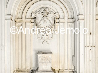 Chiesa di Santa Maria del Priorato Navata Centrale - Reliquiario medievale | Andrea Jemolo