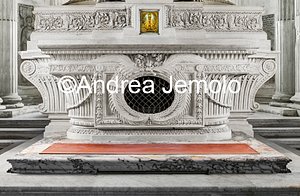 Chiesa di Santa Maria del Priorato Altare maggiore con statua di San Basilio - Particolare | Andrea Jemolo