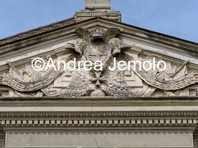Chiesa di Santa Maria del Priorato Facciata - Timpano | Andrea Jemolo