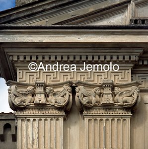 Chiesa di Santa Maria del Priorato Facciata - Capitelli | Andrea Jemolo