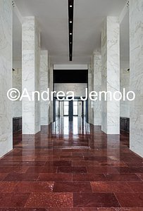 EUR - Palazzo della Civiltà del Lavoro - Palazzo della Civiltà Italiana Corridoio dell'ingresso | Andrea Jemolo