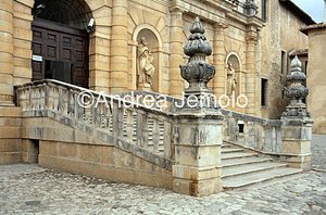 Certosa di San Lorenzo Corte esterna - Scalone | Andrea Jemolo