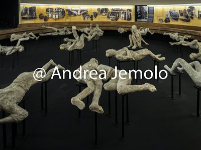Wooden pyramid - Interior with the amphitheater of the castings Installation of the exhibition Pompeii and Europa. 1748-1943 | Andrea Jemolo