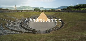 Piramide lignea Allestimento della mostra Pompei e l'Europa. 1748-1943 | Andrea Jemolo