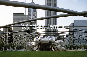 Millennium Park  e il Jay Pritzker Pavilion Visione d'insieme dal prato | Andrea Jemolo