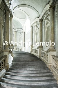 Palazzo Carignano Appartamento dei Principi nell'ala del palazzo detta “a Mezzogiorno” - Scalone monumentale con decorazioni in stucco di Pietro Somasso raffiguranti i 12 Cesari | Andrea Jemolo