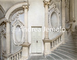 Palazzo Carignano Appartamento dei Principi nell'ala del palazzo detta “a Mezzogiorno” - Scalone monumentale con decorazioni in stucco di Pietro Somasso raffiguranti i 12 Cesari | Andrea Jemolo