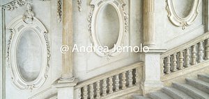 Palazzo Carignano Appartamento dei Principi nell'ala del palazzo detta “a Mezzogiorno” - Scalone monumentale con decorazioni in stucco di Pietro Somasso raffiguranti i 12 Cesari | Andrea Jemolo