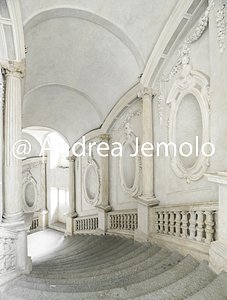 Palazzo Carignano Appartamento dei Principi nell'ala del palazzo detta “a Mezzogiorno” - Scalone monumentale con decorazioni in stucco di Pietro Somasso raffiguranti i 12 Cesari | Andrea Jemolo