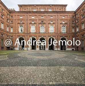 Palazzo Carignano L'edificio ottocentesco visto dal cortile | Andrea Jemolo