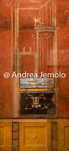 Museo Archeologico Nazionale Pompei - Tempio di Iside - Portico - Decorazioni murarie dipinte | Andrea Jemolo