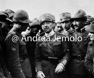 Impresa di Fiume - Gabriele D'Annunzio con i legionari  | Andrea Jemolo