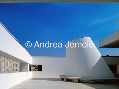 Ara Pacis Museum Terrace with skylight for conference room | Andrea Jemolo