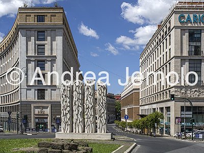  Janus in the heart of Rome - Via Bissolati | Andrea Jemolo