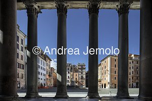 Piazza della Rotonda vista dal colonnato del Pantheon  | Andrea Jemolo