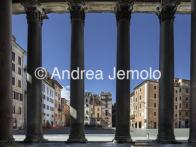 PiPiazza della Rotonda view from the colonnade of the Pantheon  | Andrea Jemolo