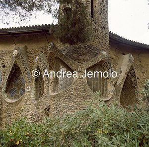 Cripta della Colonia Guell Esterno | Andrea Jemolo