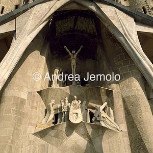 Sagrada Familia Facciata della Passione - Via Crucis e Crocefissione | Andrea Jemolo