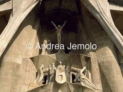 Basílica de la Sagrada Família Façade of the Passion - Way of the Cross and Crucifixion | Andrea Jemolo