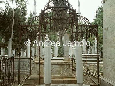 Sultan Mehmet Fatih Camii Cemetery -Tomb | Andrea Jemolo