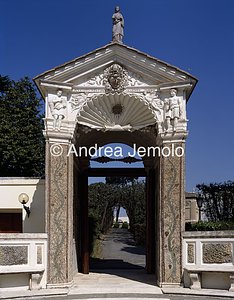 Casina di Pio IV Propileo settentrionale - Dai Giardini | Andrea Jemolo
