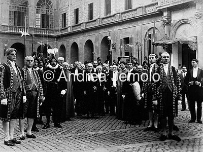 Election of Pope Pius X Prince Chigi, custodian of the keys to the Conclave, in the courtyard of San Damaso in St Peter’s Basilica | Andrea Jemolo