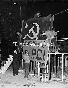 Partito Comunista Italiano Allestimento di un palco per la campagna elettorale | Andrea Jemolo