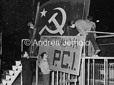 Italian Comunist Party Setting up a stage for the election campaign | Andrea Jemolo