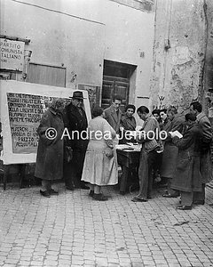 Partito Comunista Italiano Diffusione del materiale di propaganda del Partito Comunista - Sezione a Trastevere | Andrea Jemolo