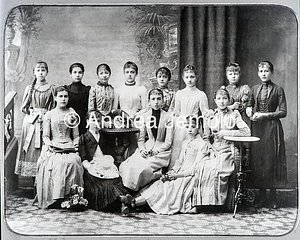 Fotografia di gruppo di giovani donne della borghesia | Andrea Jemolo