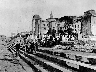  Archaeologists visiting the Foro Romano | Andrea Jemolo