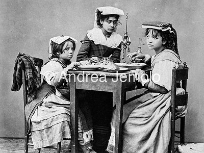  Women and girls in costume of the Lazio countryside | Andrea Jemolo