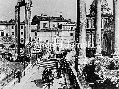  Horse-drawn carriage in the Roman Forum | Andrea Jemolo