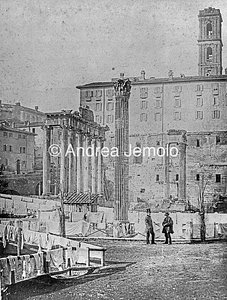  Panni stesi al Foro romano, sullo sfondo il Campidoglio | Andrea Jemolo