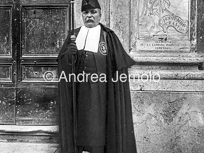  Membro della confraternita della "Buona morte" | Andrea Jemolo