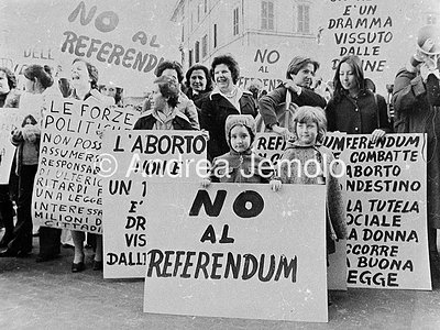 Partito Comunista Italiano Dimostrazione in difesa della la legge sull'aborto | Andrea Jemolo