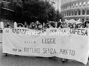 Partito Comunista Italiano Dimostrazione in difesa della la legge sull'aborto | Andrea Jemolo