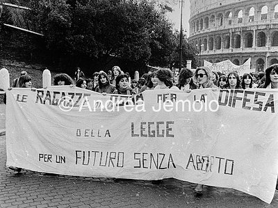 Partito Comunista Italiano Dimostrazione in difesa della la legge sull'aborto | Andrea Jemolo