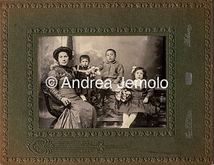  Portrait of a family | Andrea Jemolo