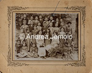  Class photography of an institute for poor children | Andrea Jemolo