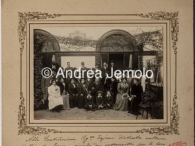  Group photograph with the whole family to commemorate the silver wedding | Andrea Jemolo